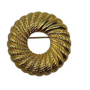 Monet Brooch Round Wreath Ridged‎ Gold Tone Vintage